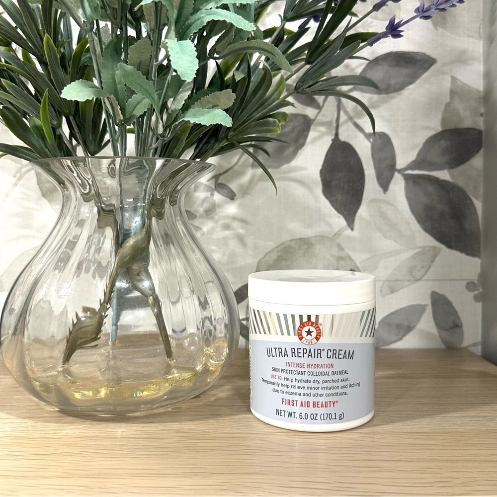 First Aid Beauty Ultra Repair Cream Intense Hydration Moisturiser Face & Body
